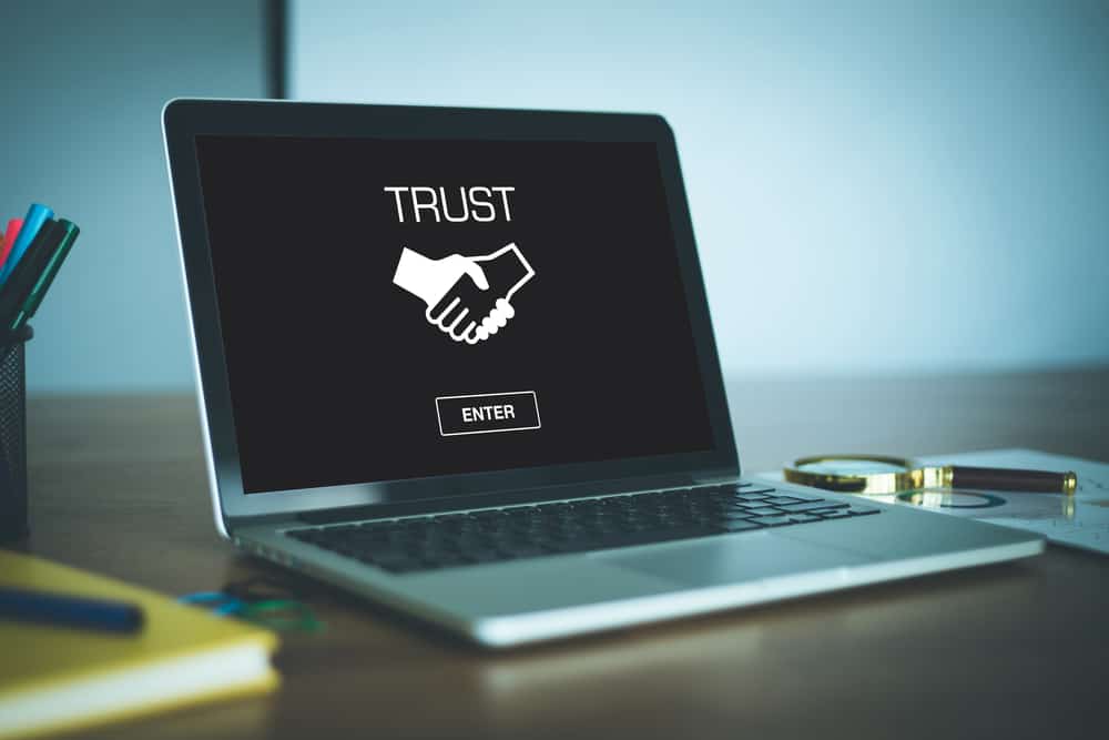 computer with the word trust visual for how to spot bad fitness advice online