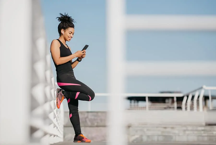 woman using a smartphone fitness app for a workout