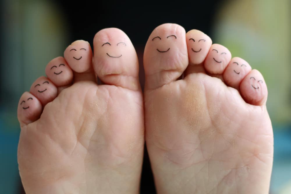 toes with happy faces