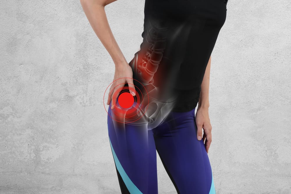 woman with hip pain - decorative image for article about things to avoid with hip bursitis